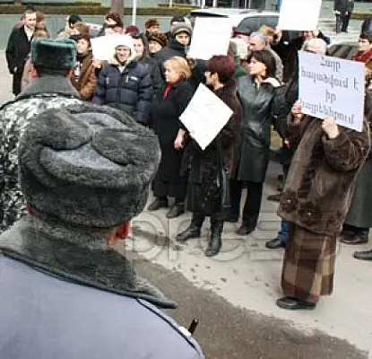 UN Asks Yerevan Vendors to Develop Business Plan, But Vendors Say That's Impossible