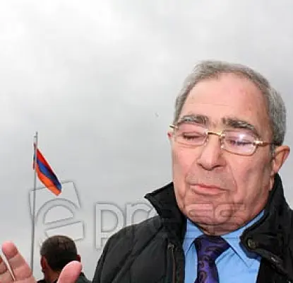 «Բաբոյիդ միանամ». Կարապետյանը` «գող Տեր-Պետրոսյանի» մասին