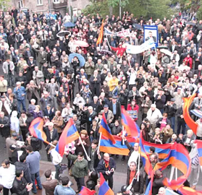«Մենք էլ ուզում ենք ստեղի Մուբարաքին քցենք». ՀԱԿ-ի հանրահավաքը մեկնարկել է