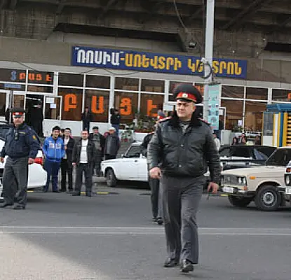 They Want Us to Commit a Crime: Yerevan Taxi Drivers Protest (photos)