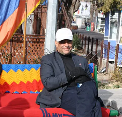 Ով է այցելել Րաֆֆի Հովհաննիսյանին Ազատության հրապարակում. ցուցակ