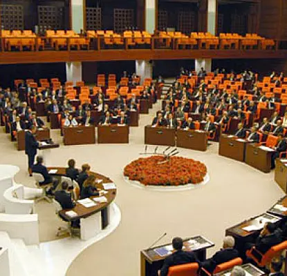 «Мы часть этой страны 4000 лет». Армян не пустили в парламент Турции