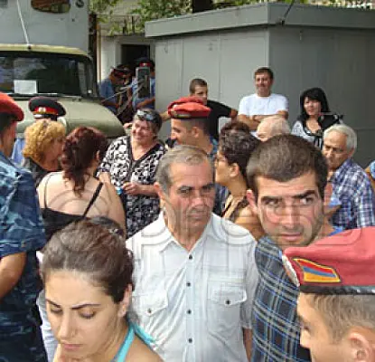 Փափազյան փողոցի կրապակատերերը նամակ կհանձնեն Սերժ Սարգսյանին