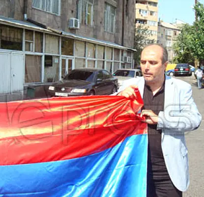 Պաշտպանության նախարարը արժանապատվություն չունի. Լևոն Բարսեղյան