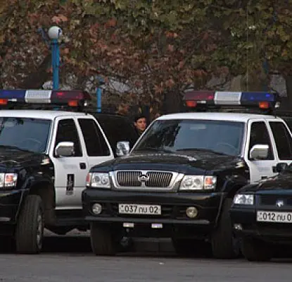 Two Men Chased by Police Caught, One Man Jumped to his Death: Witness Testimonies and Unconfirmed Reports  