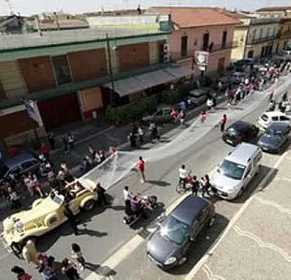 Naples Bride Breaks World Record for Longest Veil