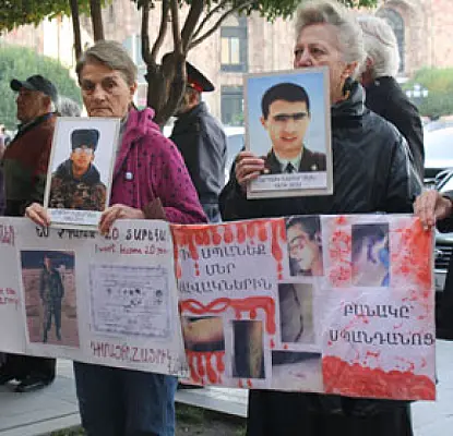 ՖՈՏՈՇԱՐՔ. Ոստիկանությունը ապաշրջափակեց Կառավարության շենքը