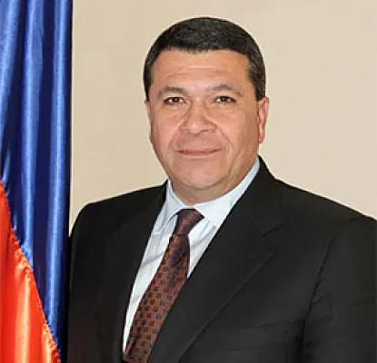 Պաշտպանության նախարարը գովել է «իր լավագույն ընկեր» ոստիկանապետին