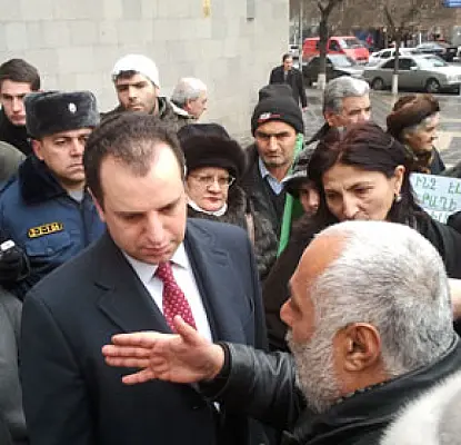 Presidential Chief of Staff Speaks to Protesting Parents who Lost Sons in the Army