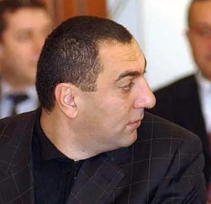 У армянского короля подделки не было денег на операцию на нос