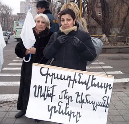 Opposition Groups Protest Voting System Outside Armenian Parliament (PHOTOS)