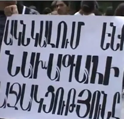 Ապարանից՝ նախագահի նստավայր. Սերժ Սարգսյանին տեղեկացրեցին, որ դպրոցը փակում են (ՏԵՍԱՆՅՈՒԹ)