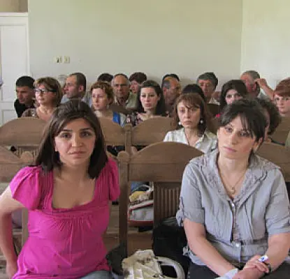 Սադիստ սկսերոջ գործով նիստերը` դռնփակ. հարսի շահերի պաշտպանները դժգոհ են դատավորից
