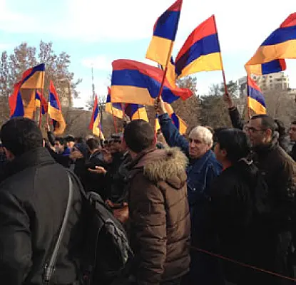 Митинг в Ереване. Раффи Ованисян дождется Сержа Саргсяна