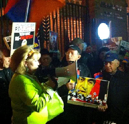 «Перефальсифицировался». Акция протеста армян в США
