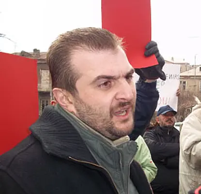 Քանի՞ կիլոմետր է մնացել. դիտորդներից հարցրել է ակտիվիստը 