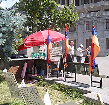 Ազատամարտիկները տարաձայնություններ ունեն. պայքարը երկու ուղղությամբ են շարունակելու