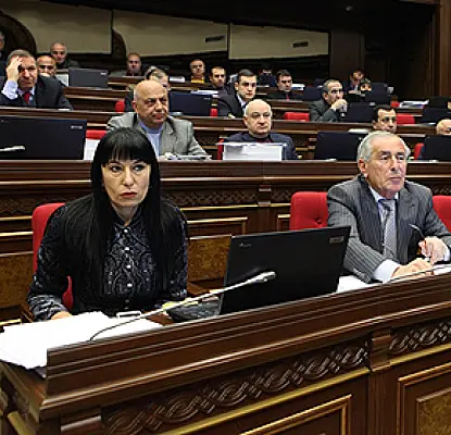 В армянском парламенте обсуждают «вассальский» договор с Россией
