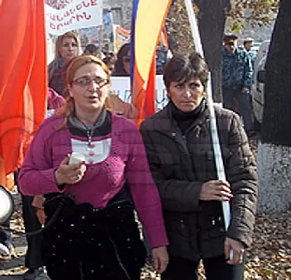 «Сбежала к родственнице». О визитах полицейских до митингов армянской оппозиции