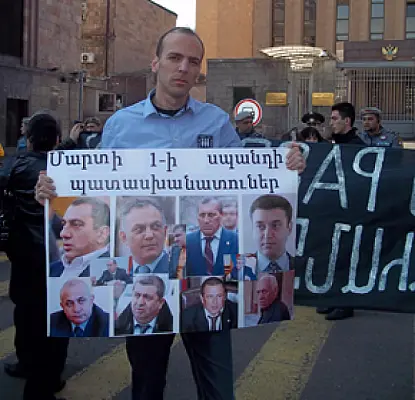 Putin, Hands Off Armenia and Ukraine: Victims of March 1 Commemorated in Armenian Capital