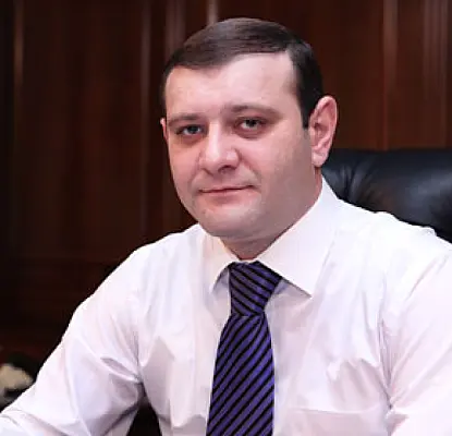 Տարոն Մարգարյանը հերքել է, թե 12 տարեկանում առաջին գիծ զենք է մատակարարել