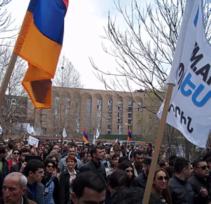 Կուտակայինի հարցում ճնշումների ենթարկվածներին հորդորում են ապացույցները պահել դատարանի համար