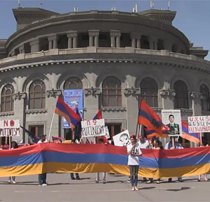 «Ոչ պուտինիզմին» երթը Հայաստանի, Ուկրաինայի և ԵՄ-ի դրոշների ներքո (ՏԵՍԱՆՅՈՒԹ)