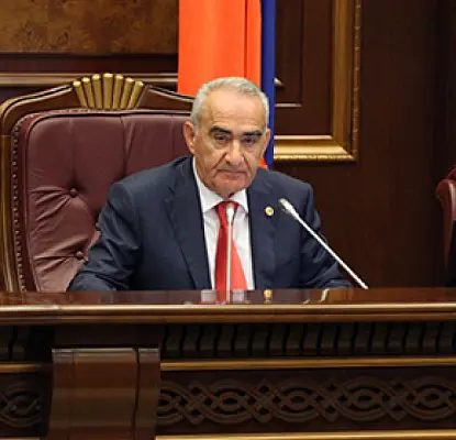 ԱԺ-ում հարգեցին խոցված ուղղաթիռի անձնակազմի հիշատակը, խոսնակը դիմեց Մինսկի խմբին