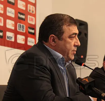 Ֆուտբոլային երկրպագուները ակցիայի ընթացքում պահանջեցին Ռուբեն Հայրապետյանի հրաժարականը