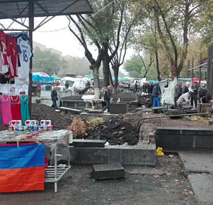 Yerevan Authorities Ridding Vernissage of 'Alcoholics' for Sake of 'Art'