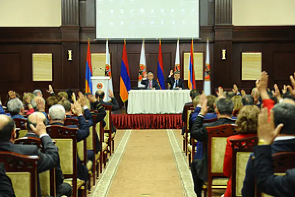 Политолог: Демонтировать партию Сержа Саргсяна, чтобы спокойно критиковать новую власть