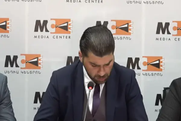 Դավիթ Սանասարյանը մեղադրում է ԱԱԾ֊ին և առողջապահության նախարարին