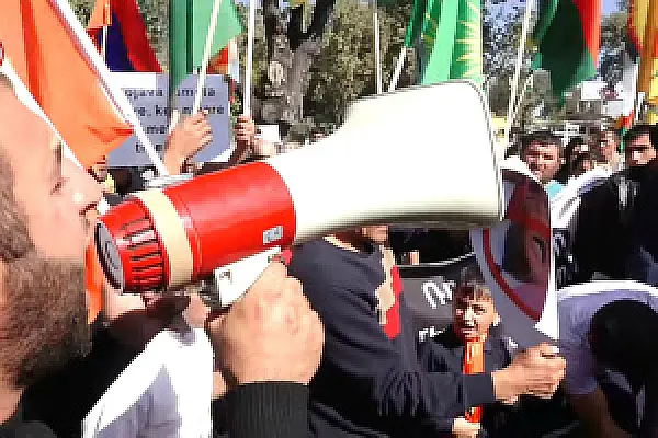 Super Powers Betrayed the Kurds: Protest in front of the US Embassy 