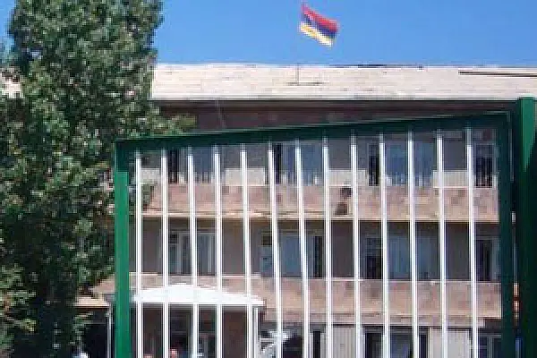 Женщина рассказала, что после протеста ее избили в полиции Еревана и забрали в психлечебницу
