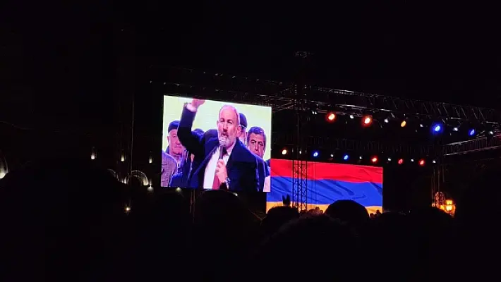 Внеочередные выборы, новая Конституция, власть народа