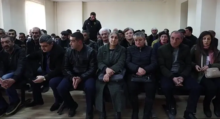 Родные пленных блокировали вход в здание Ширакской администрации