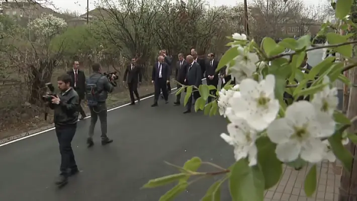 Задержана женщина, бросившая в Пашиняна зонт