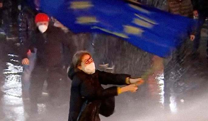ՀԿ-ներին և իշխանությանը պարուրել է վախը. Վրաստանը երկատվել է