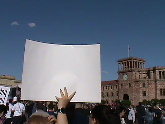 Ա՛ջ, ա՛ջ, ա՛ջ․ տերտերը հանրահավաքով մտավ Երևան