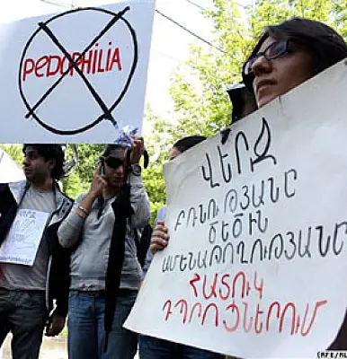 Մանկապղծության մեջ մեղադրվող գործարարը հերքում է իր մասին լուրերը