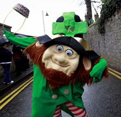 St. Patrick's Day Party Mob Battles Police (VIDEO)