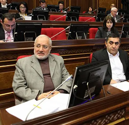 Վահան Հովհաննիսյանի հույսը ՀՀԿ-ի պատգամավորների հոգնելն է. արտակարգ դրության օրենքի մասին