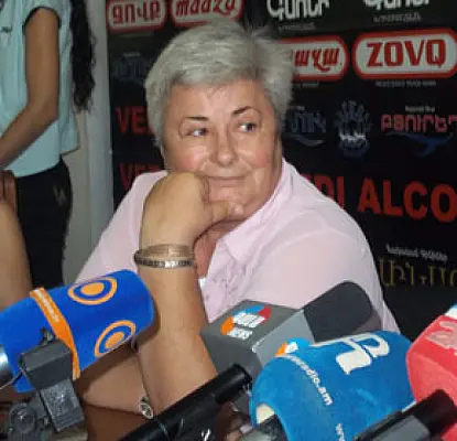  «Ռուբեն Հայրապետյանի քաղաքական հայացքը ո՞րն է». Հրանուշ Խառատյանը նրան կոչ է արել դատարան գալ