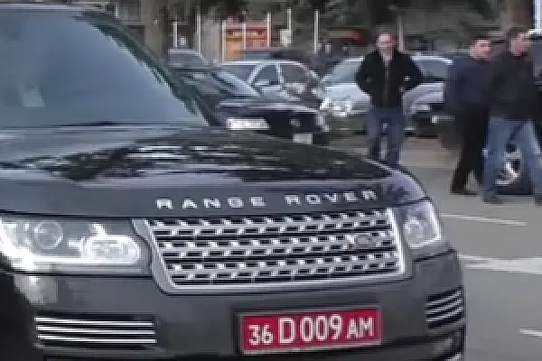 Посольство Беларуси импортирует дорогостоящие авто для армянского политика – пресса