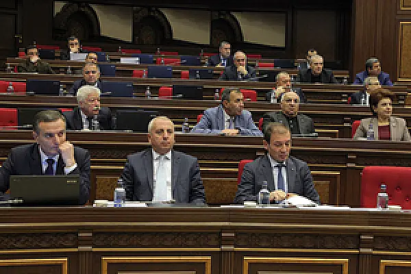 Պետության գործառույթը դրեցին աշխատողների վրա․ ԱԺ֊ն ընդունեց «1000 դրամների» օրենքը
