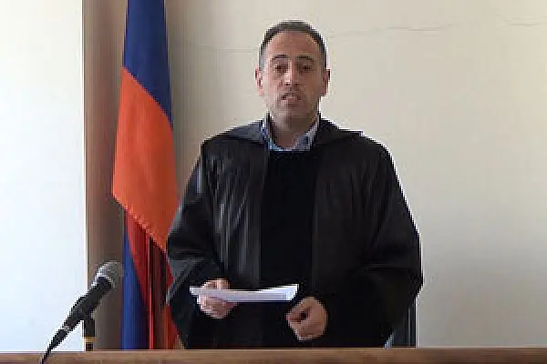 Կնոջ վրա մարմնական վնասվածքներ կան․ դատարանը հավատում է ամուսնուն