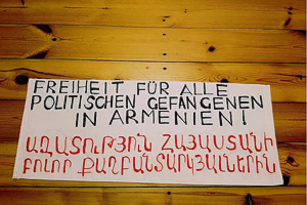 Karekin II Reminded About Political Prisoners in Armenia While Visiting Berlin