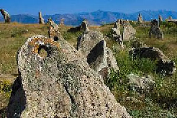 Գիտնականները պահանջում են դասագրքերից հեռացնել «հայկական Սթոունհենջի» մասին սուտը