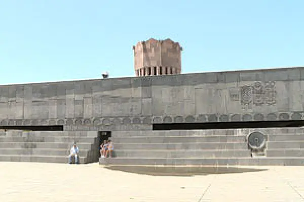 Դեպի Բռնադատվածների հուշահամալիր