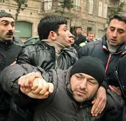 Азербайджанскую оппозицию послали в Биби-Эйбат